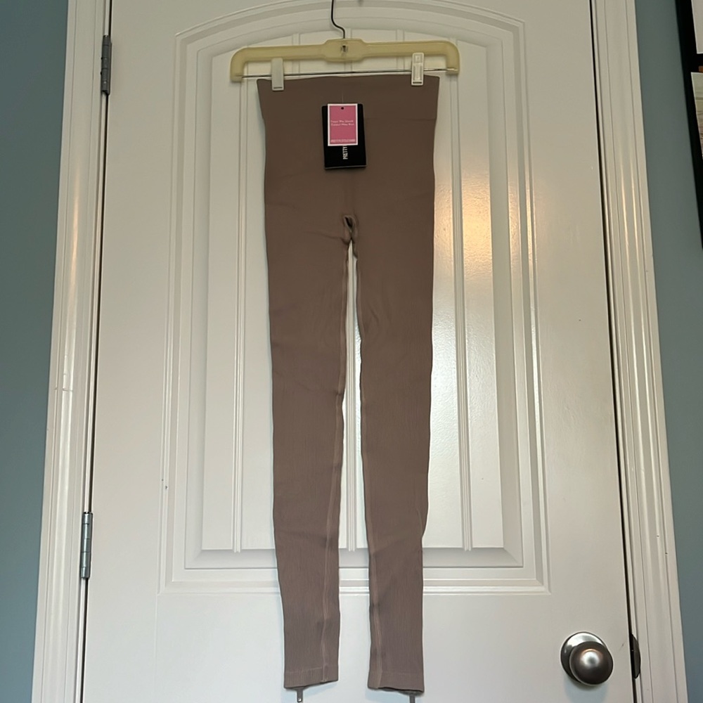 PRETTYLITTLETHING Mocha Crinkle Rib Zipper end Leggings